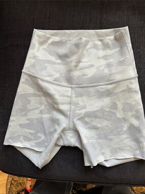 Lululemon Wunder Under high-rise workout shorts in a white camouflage pattern